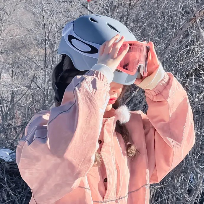 美女蛇岛求生
